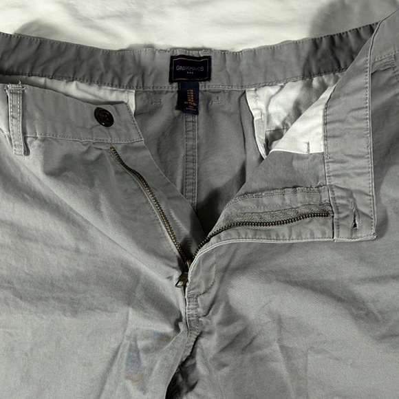 Gap mens grey basic flat front GapKhakis 10.5" inseam chino shorts - size 38 - Picture 5 of 10